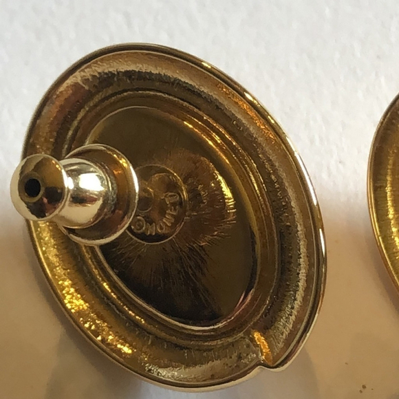 Monet Gold Tone & Red Oval Dome Retro Vintage Pierced Earrings - Picture 3 of 6